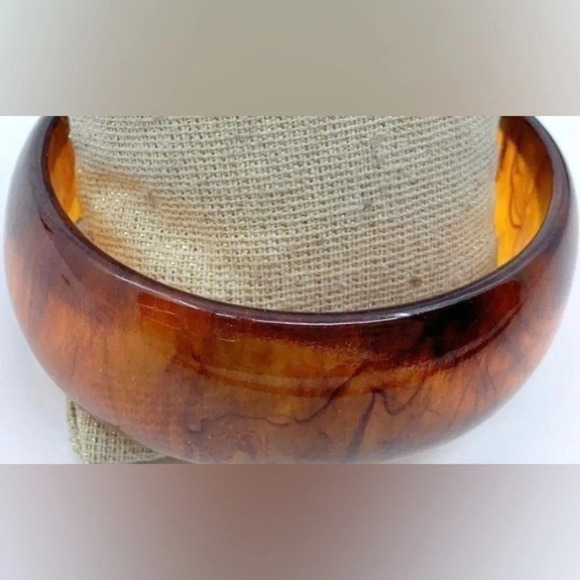 Vintage Jewelry - BAKELITE Vintage 1940s Translucent RootBeer Marbled Colored Oval Bangle Bracelet